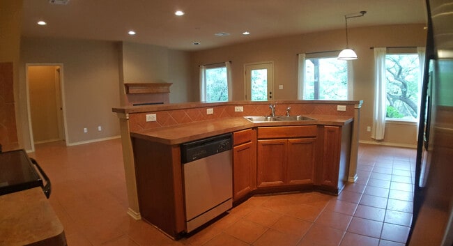 Building Photo - Secluded Hill Country home on huge lot!  Gorgeous home in tranquil setting!