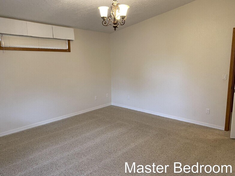 Building Photo - 9835 W Alliance Dr
