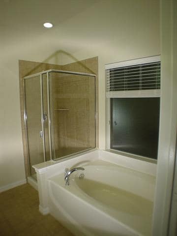 Building Photo - 209 Bird Creek Dr