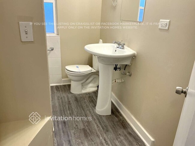 Building Photo - 7611 W Fullerton Ave