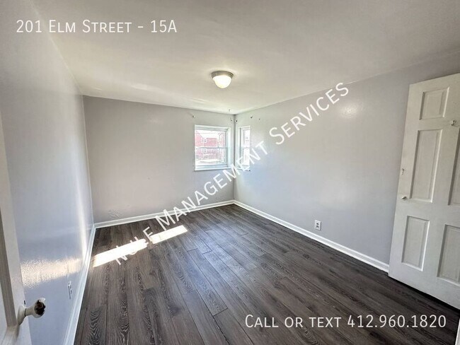 Building Photo - 201 Elm St