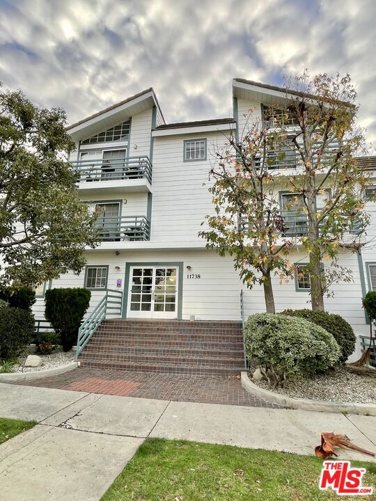 Building Photo - 11738 Mayfield Ave