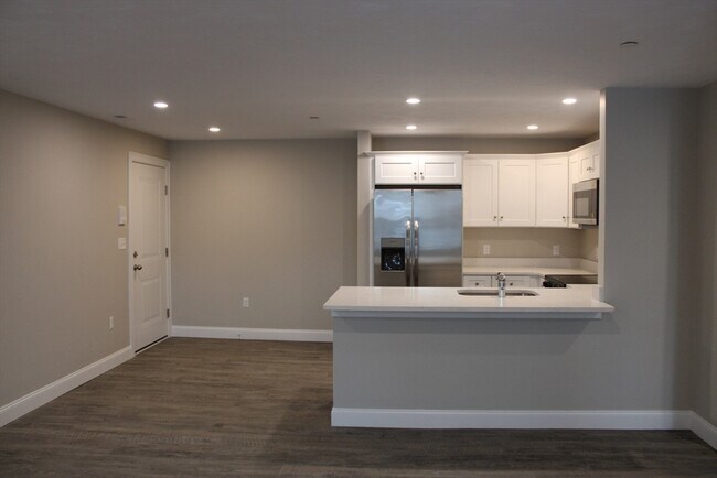 Building Photo - 192 Central St