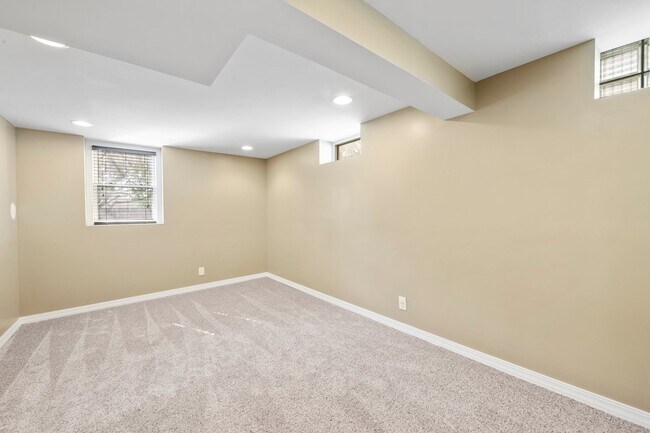 Building Photo - 3953 Tyler St NE