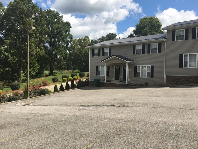 Building Photo - 3832 Sleepy Hollow Dr