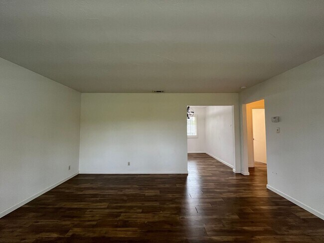 Building Photo - 1805 Oak St