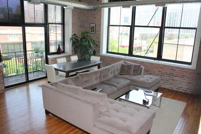 Great Room - 817 W Washington Blvd