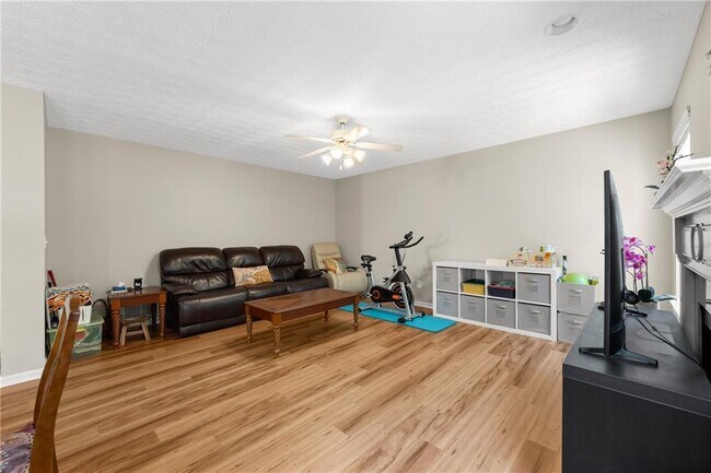 Building Photo - 3751 Roxfield Dr NE