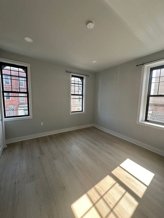 Building Photo - 1428 Wolf St