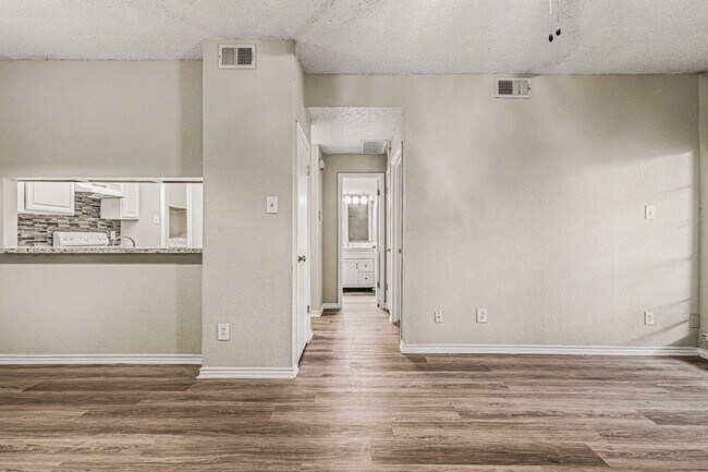Building Photo - 3607 W Northgate Dr