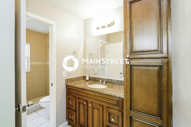 Building Photo - 4 Bedroom Pet-Friendly Home in Valrico, FL with Main Street Renewal