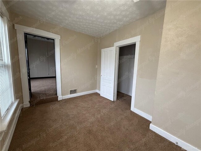 Building Photo - 227 James St