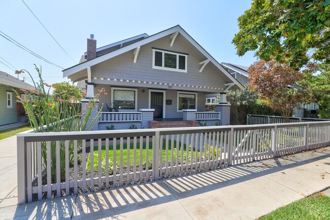Building Photo - Gorgeous Home in Old Towne Orange