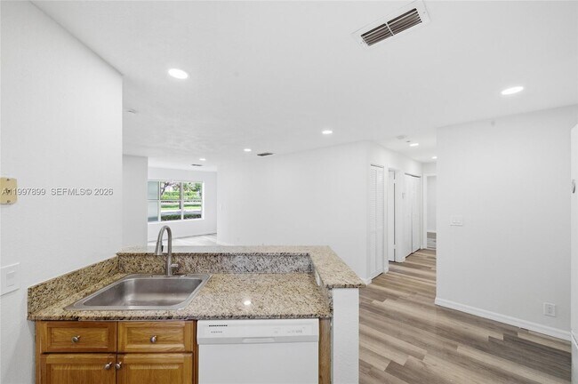 Building Photo - 3310 Pinewalk Dr N