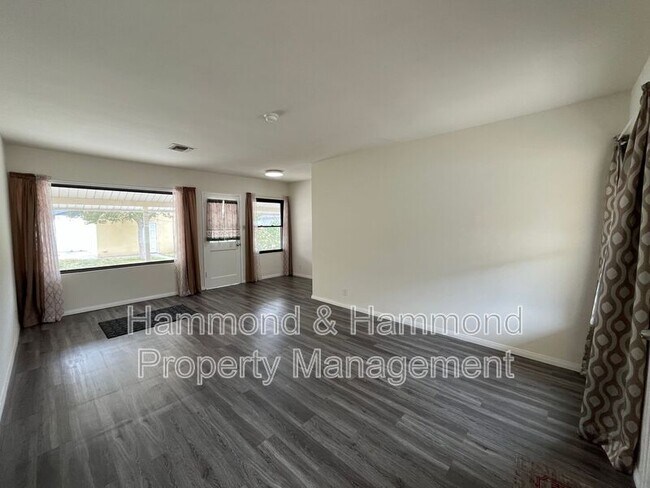 Building Photo - 18003 Saticoy St