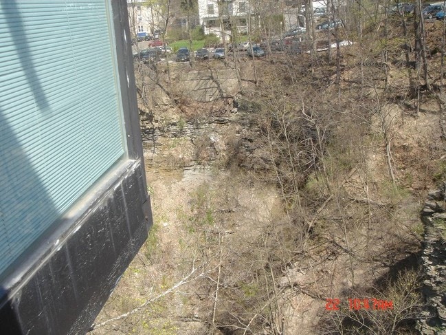 Building Photo - 120 Highland Pl