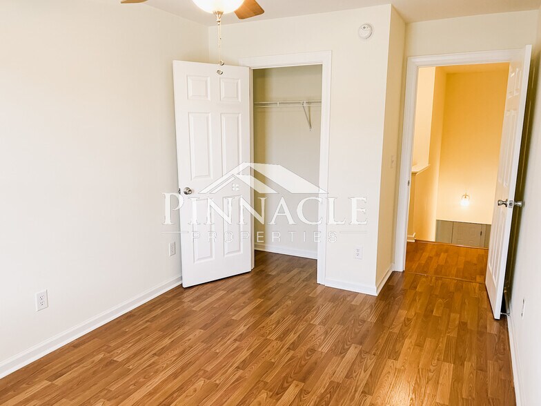 Building Photo - 208 Colonnade St