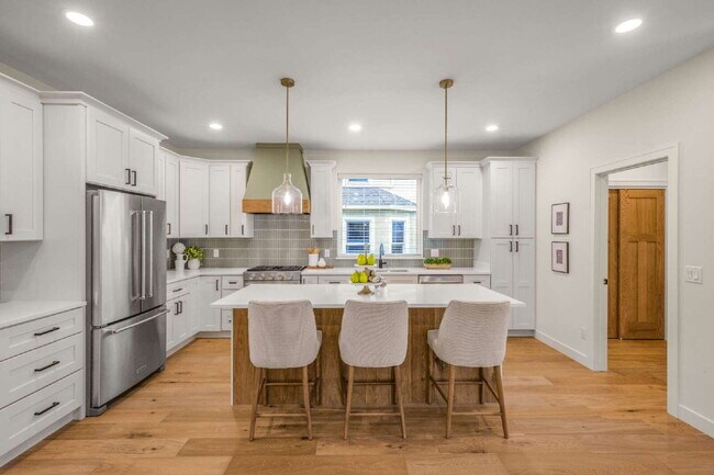 Building Photo - Stunning New Construction in the Heart of Uptown