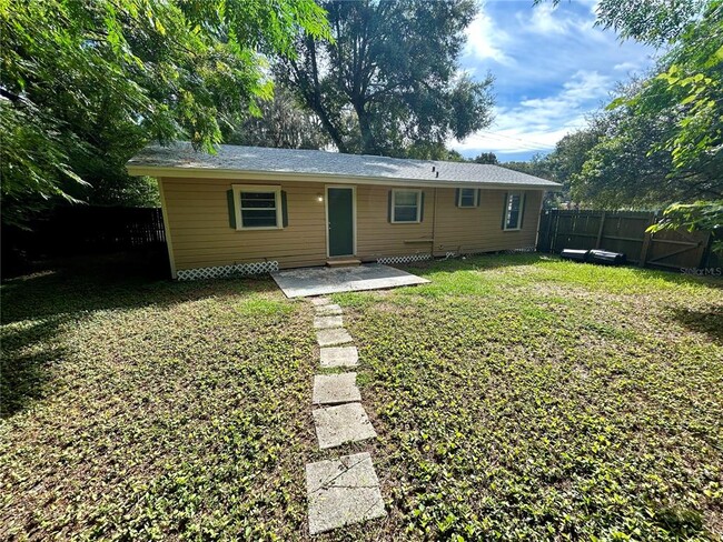 Building Photo - 2507 Lenna Ave