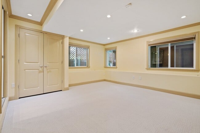 Building Photo - Heart of Hayes Valley - Updated 3 Bed, 2 B...