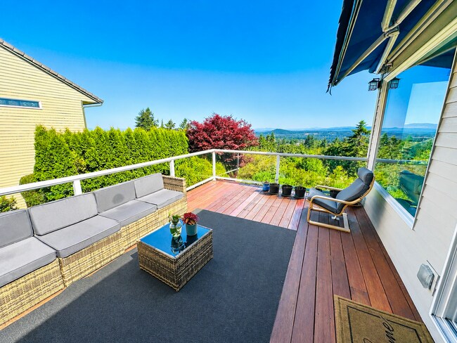 Building Photo - Stunning Custom Camas Home
