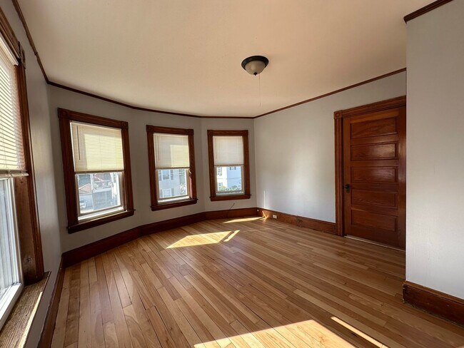 Building Photo - 449 Kelley St