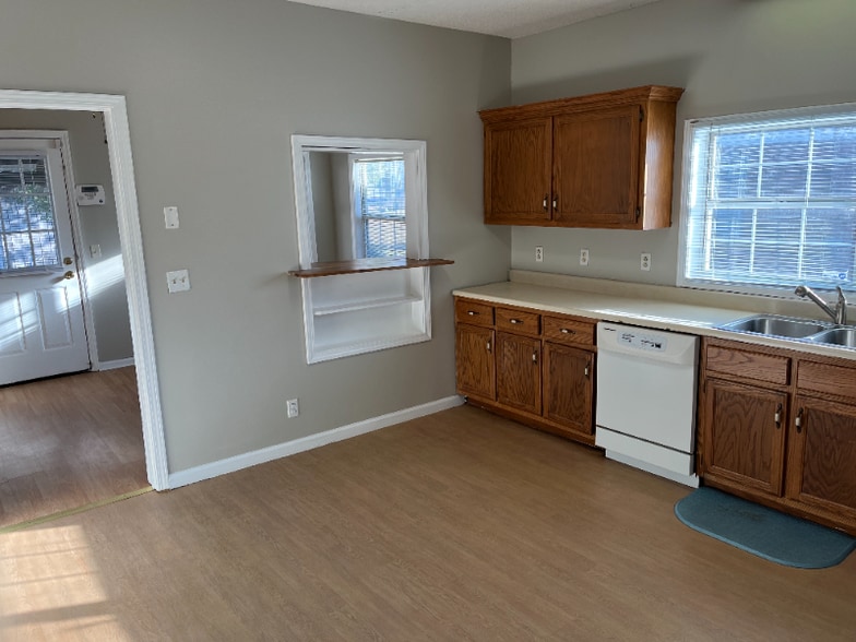 Building Photo - 205 Baker St