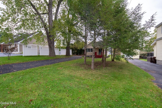 Building Photo - 644 Delaware Ave