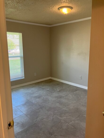 Building Photo - 7517 Madison Dr