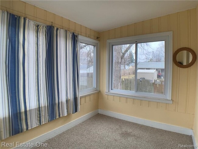 Building Photo - 3342 Buckingham Ave