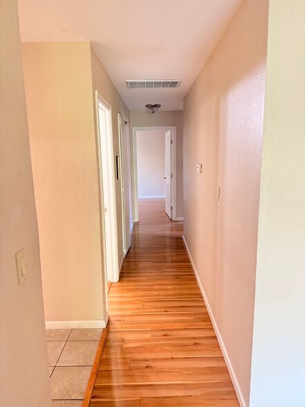 Building Photo - 1371 Kingfisher Way