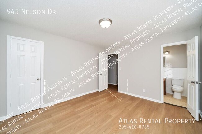 Building Photo - 945 Nelson Dr