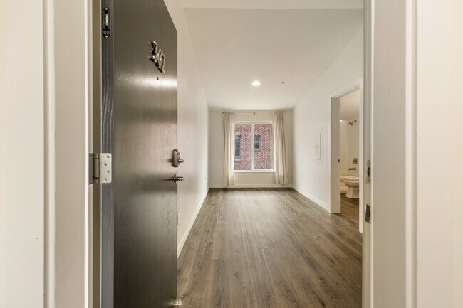 Building Photo - Modern Apartments in Prime Queen Anne Loca...