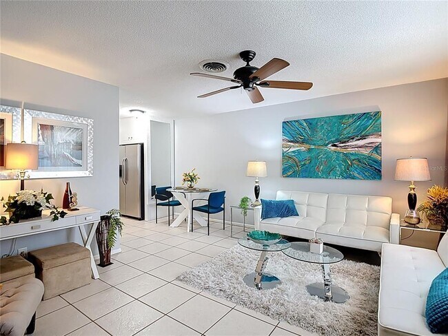 Building Photo - 139 Southeast Jefferson Cir N