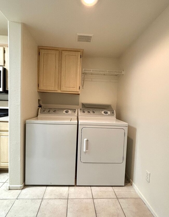 Building Photo - Great Two Bedroom Townhouse with a 1 car garage near Silverado Ranch area