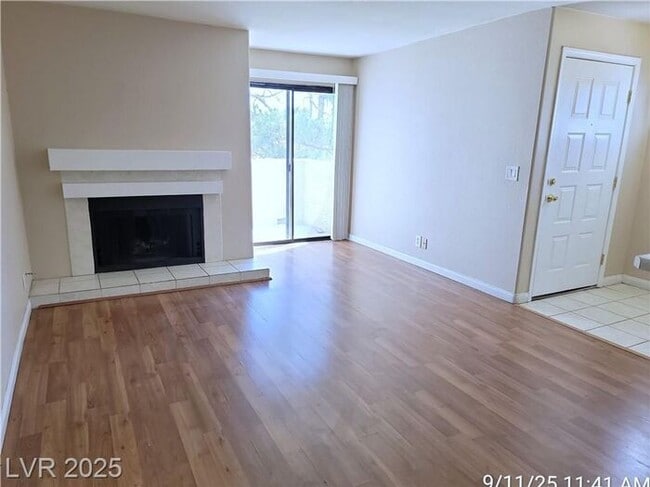 Building Photo - SE / SUNRISE MANOR 2ND FLOOR UNIT IN GATED...