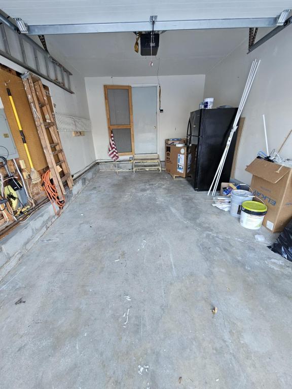 Building Photo - 8170 Honeysuckle Dr