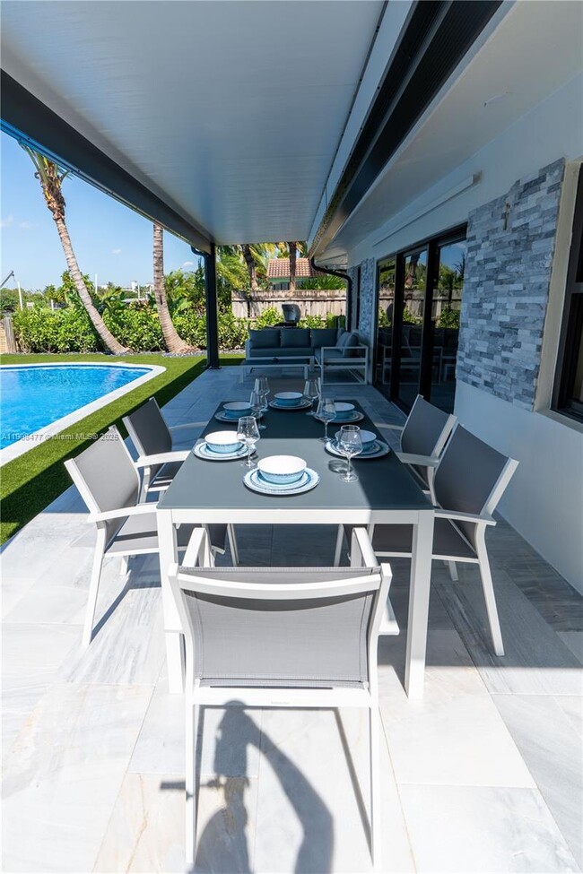 Building Photo - 309 S Riverside Dr