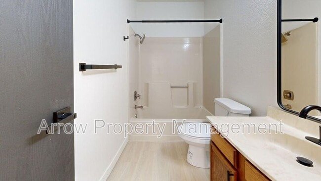 Building Photo - 205 E Arbor Ave