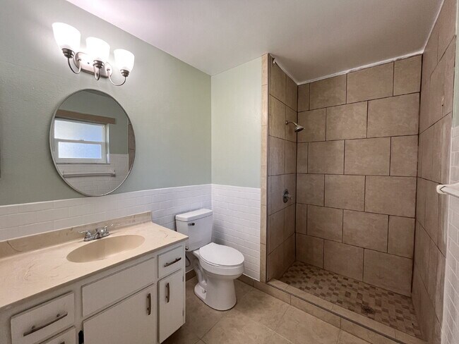 Building Photo - 113 Voss Ct