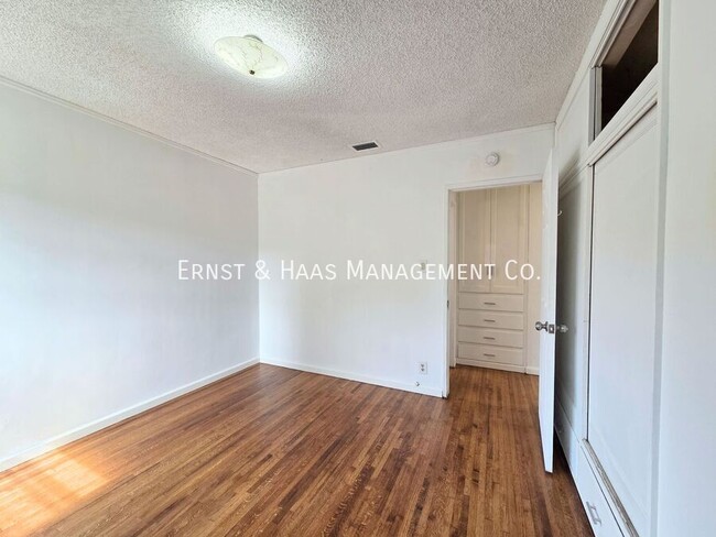Building Photo - 1067 Ximeno Ave