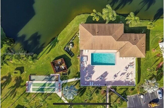 Building Photo - 141 SE 3rd Ave