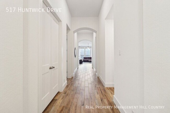 Building Photo - 517 Huntwick Dr