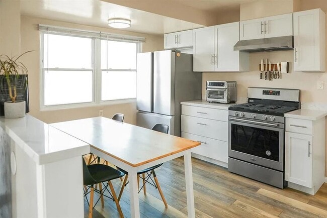 Building Photo - College Close 2 Bed 1 Bath