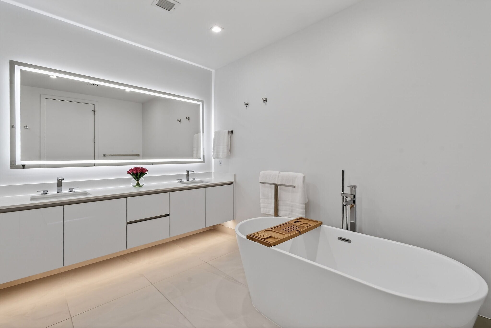 Master Bathroom - 220 Lake Shore Dr