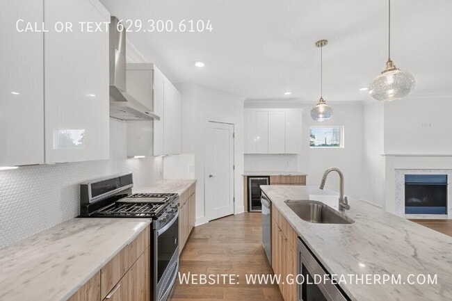 Building Photo - 253A Riverside Dr