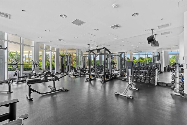 Building Photo - 6515 Collins Ave