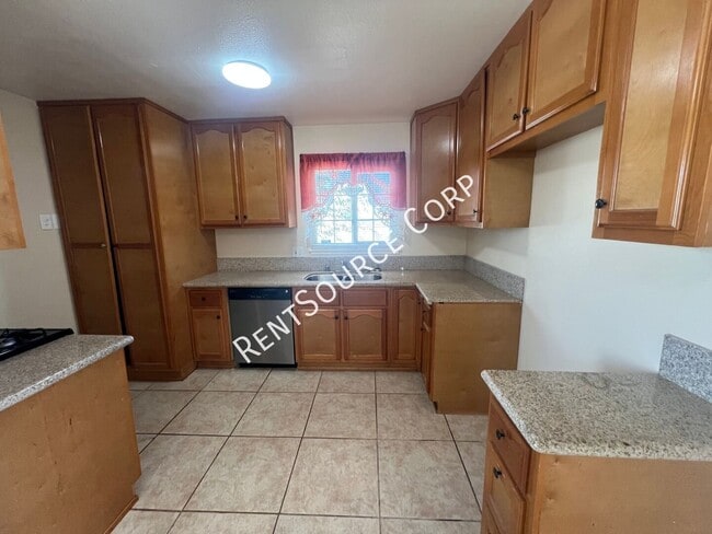 Building Photo - 1200 Kelly Dr