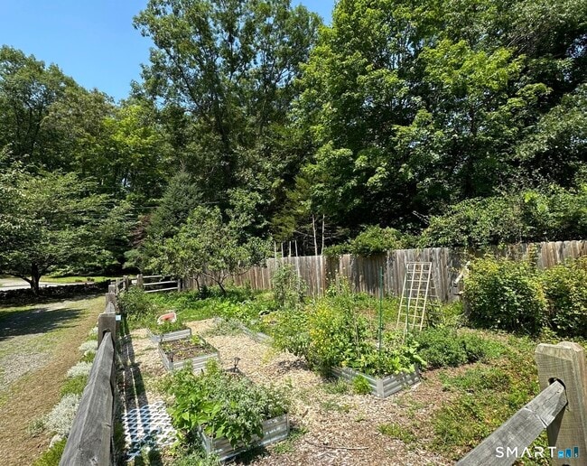 Building Photo - 11 Orchard Hill Rd