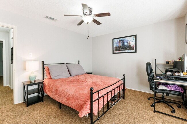 Building Photo - Discover Your Oasis: Spacious 3-Bed Lubboc...